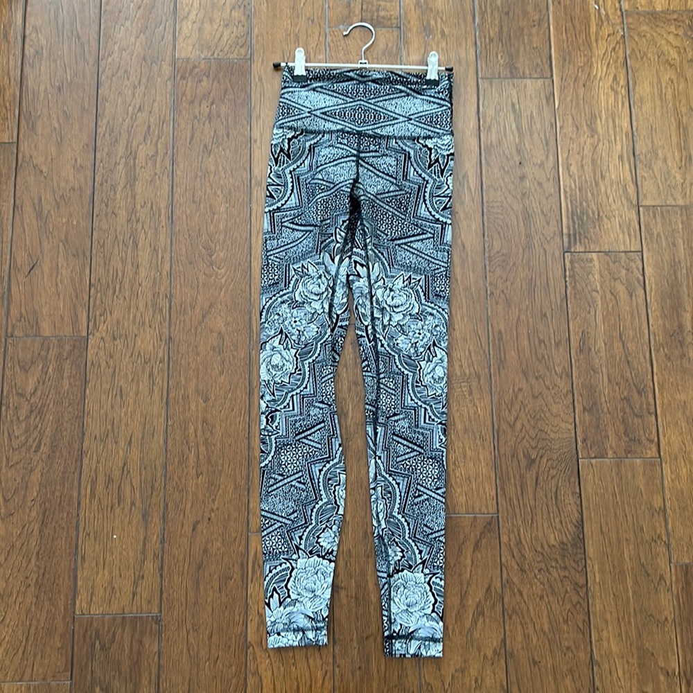 Lululemon size 4 leggings high rise